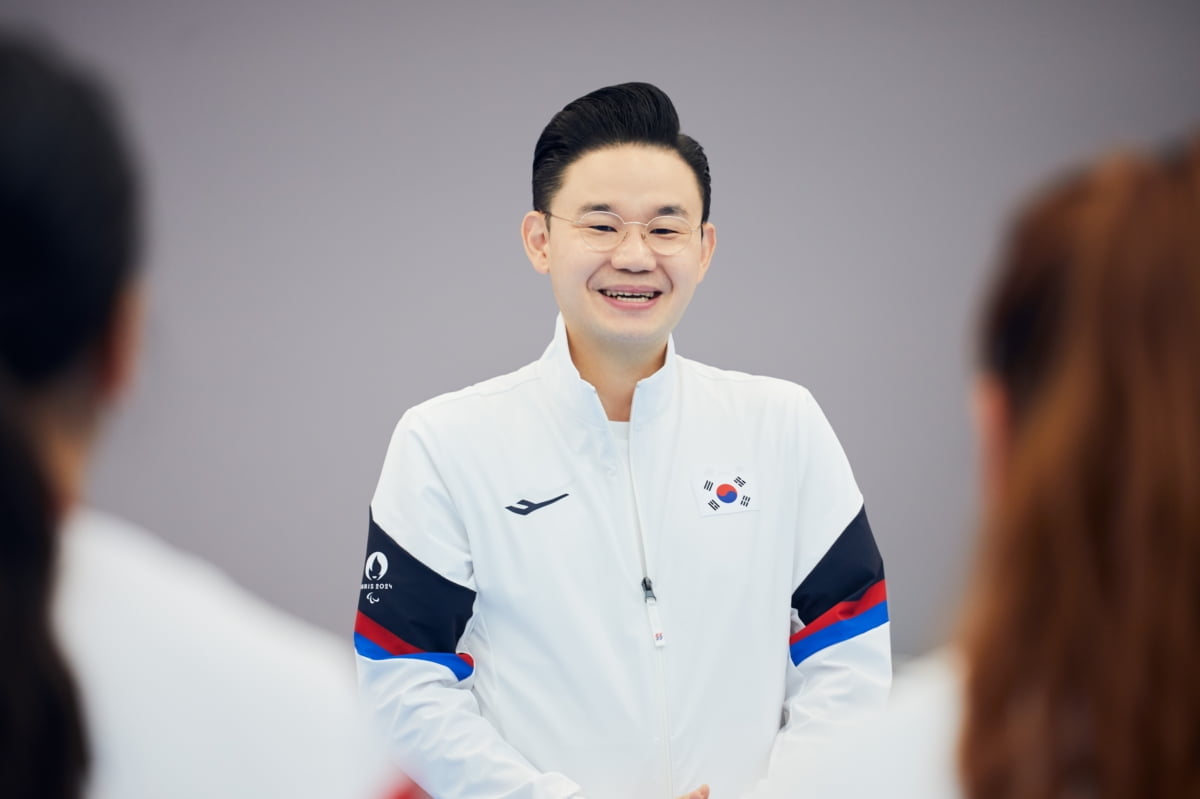 自5年前的阿约塞以来，伊萨克是首位英超戴帽的纽卡球员