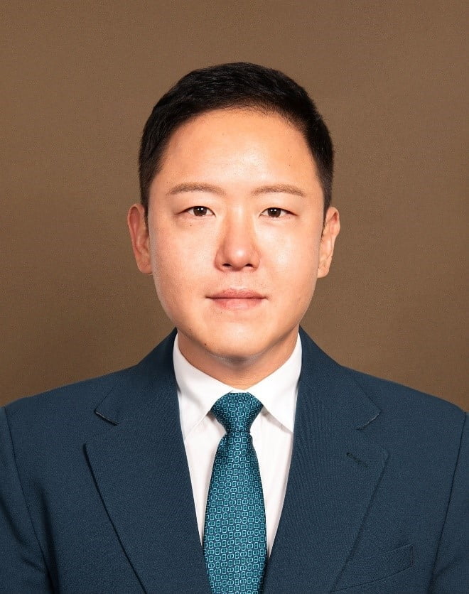 雄鹿击败雷霆，字母哥26+19+10，当选MVP，哈姆不败战绩成功卫冕