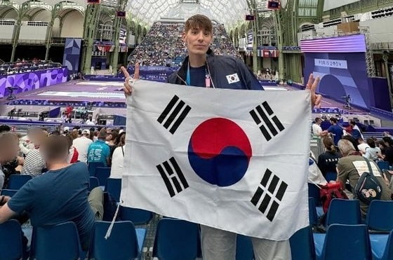 ⚽欧联杯半场：布萨内洛回传送大礼 巴伊拉米闪击建功 流浪者作客暂1-0领先马尔默