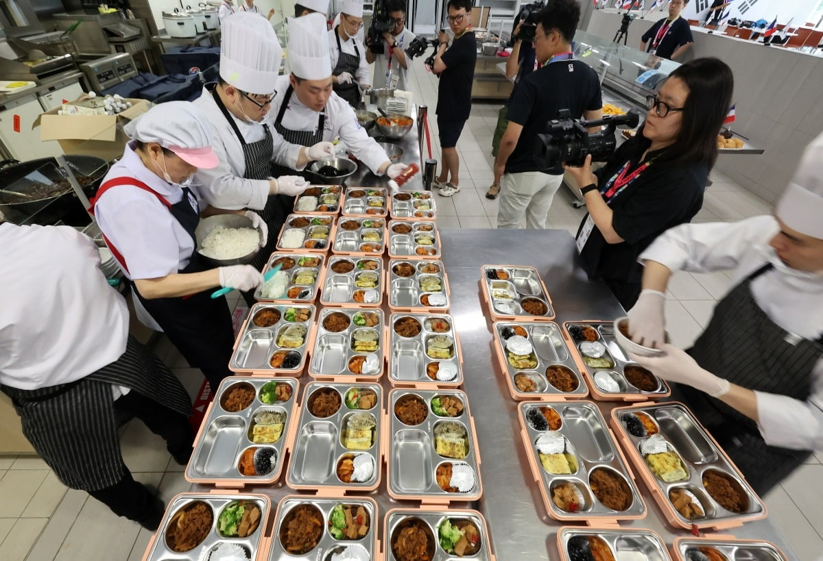 阿森纳3张红牌终致赛季首败，萨利巴无缘战利物浦