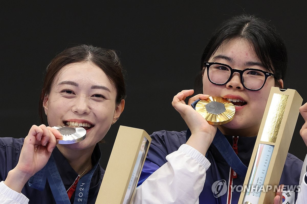 按不住啦！麦克布莱德连续三分命中 山猫轰出21-5再将阳光打停