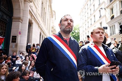 25岁天才飞翼闪耀英超，热刺要价8000万镑，身价翻倍，两豪门争抢