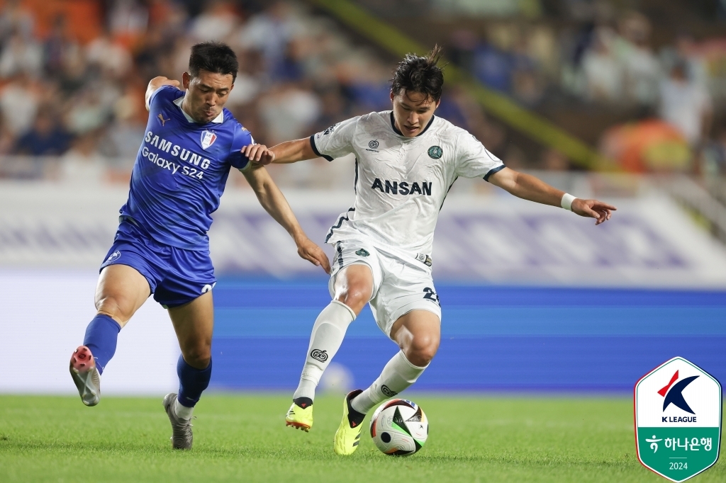 【欧冠集锦】莱万双响达成欧冠100球成就，巴萨3-0布雷斯特