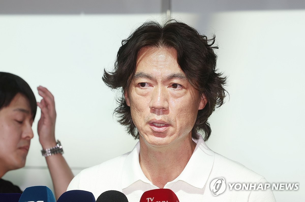 镜报：曼城未放弃说服瓜帅续约，曼苏尔已给穆巴拉克下了指示