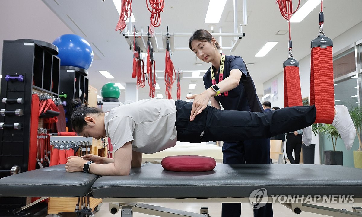 官方：柯蒂斯因个人事务缺战芬兰，萨卡已回阿森纳接受评估