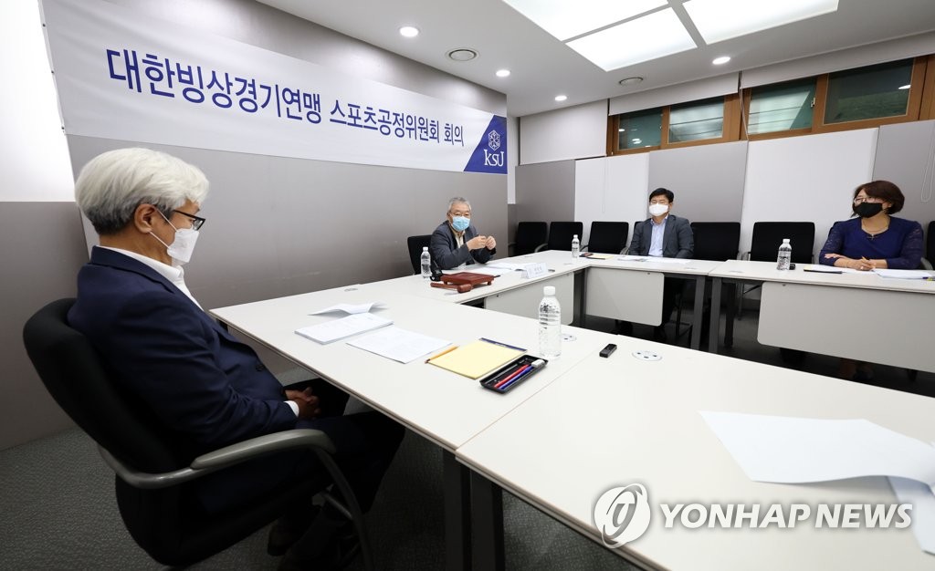 Shams：安东尼·戴维斯已经打好绷带，下半场比赛会尝试出战
