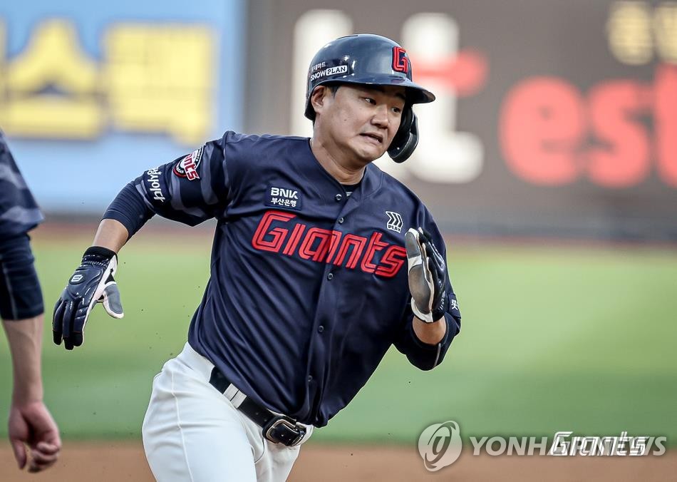 官方：贝蒂斯与28岁边锋鲁巴尔续约至2028年