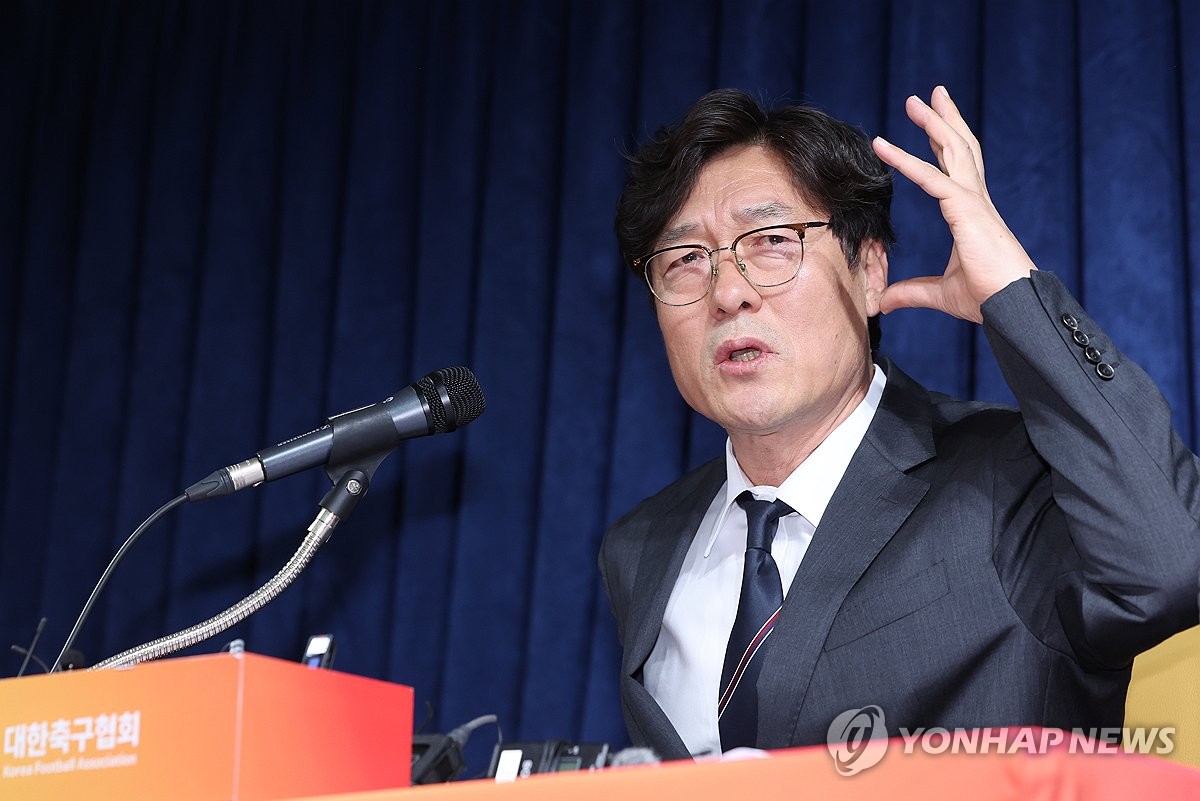 热火哈克斯踩到麦康奈尔后疑似崴脚 一瘸一拐返回替补席