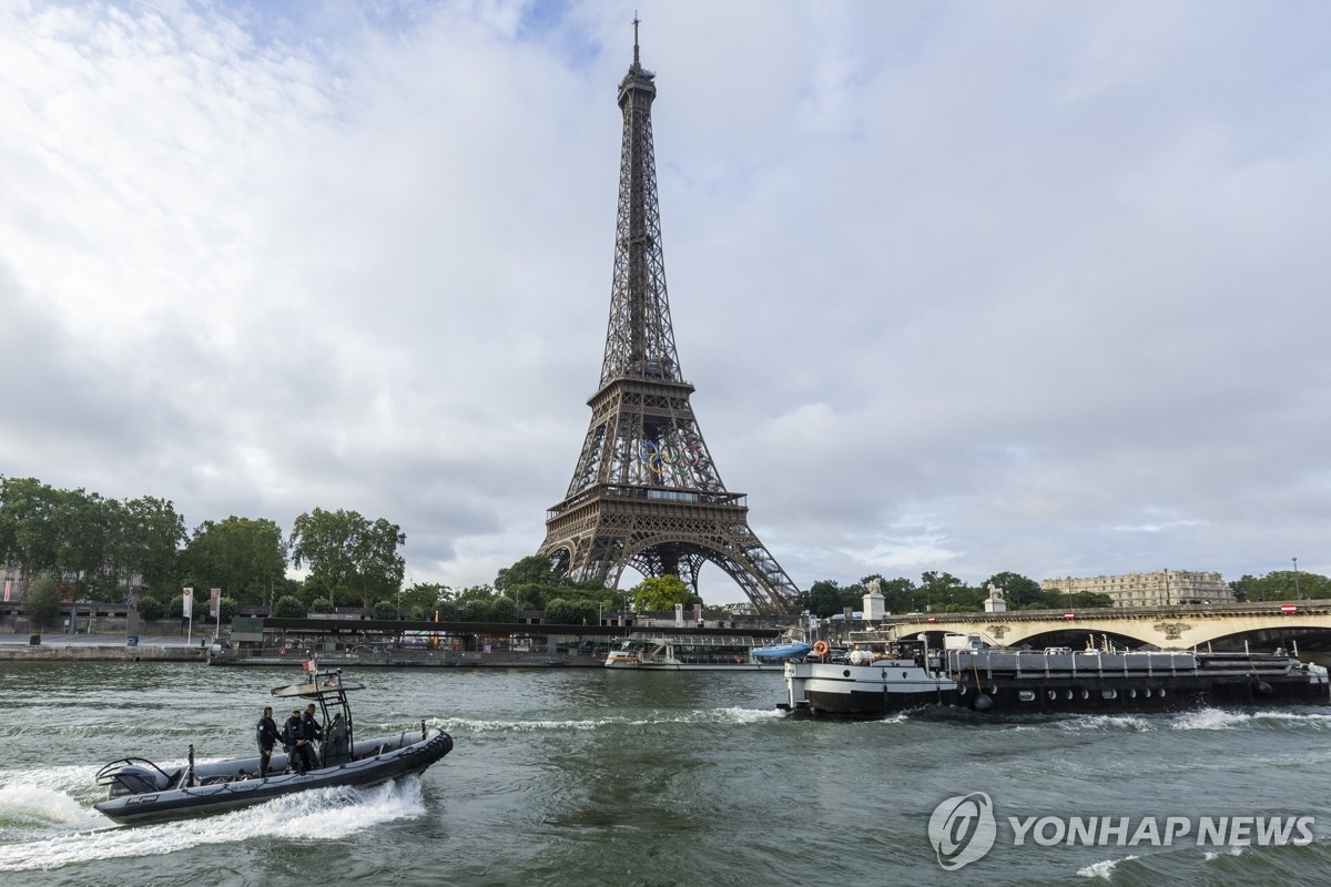 曼城vs曼联半场数据：曼城控球率53%，射门7-4，射正3-0