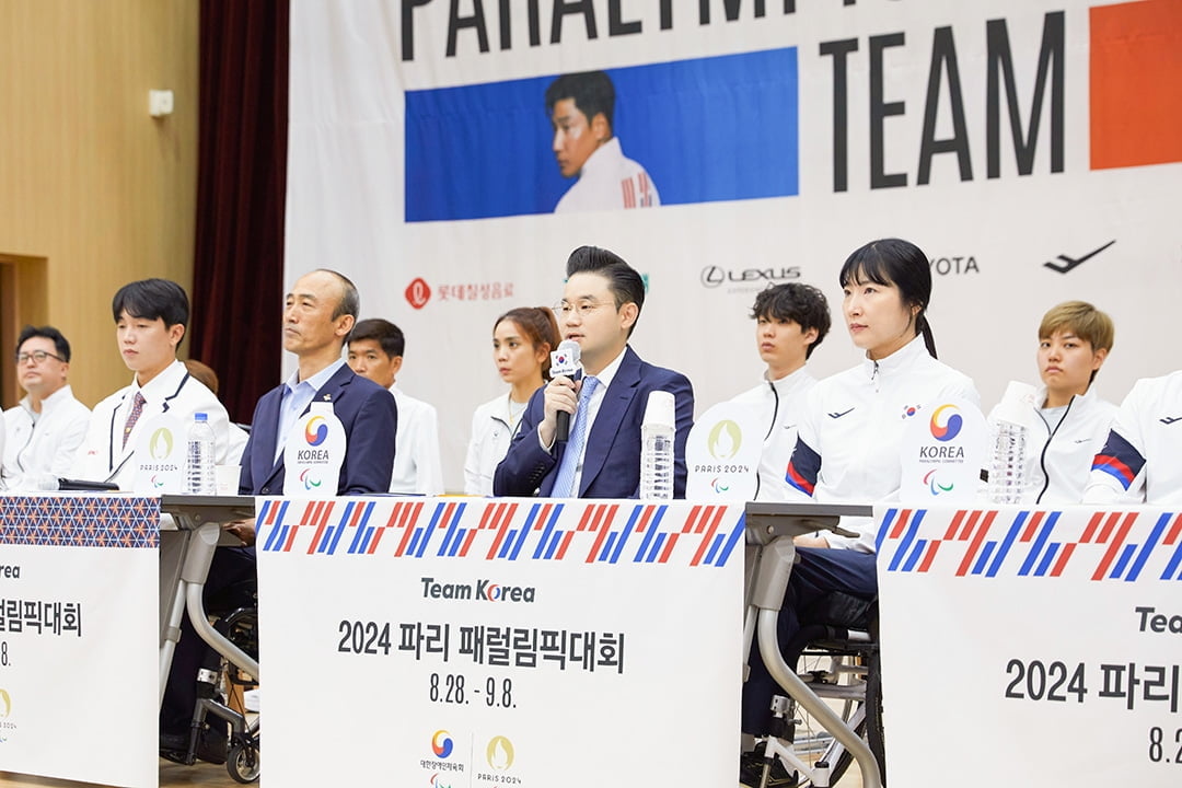 官方：曼联旧将扎哈回归五大联赛 租借加盟里昂