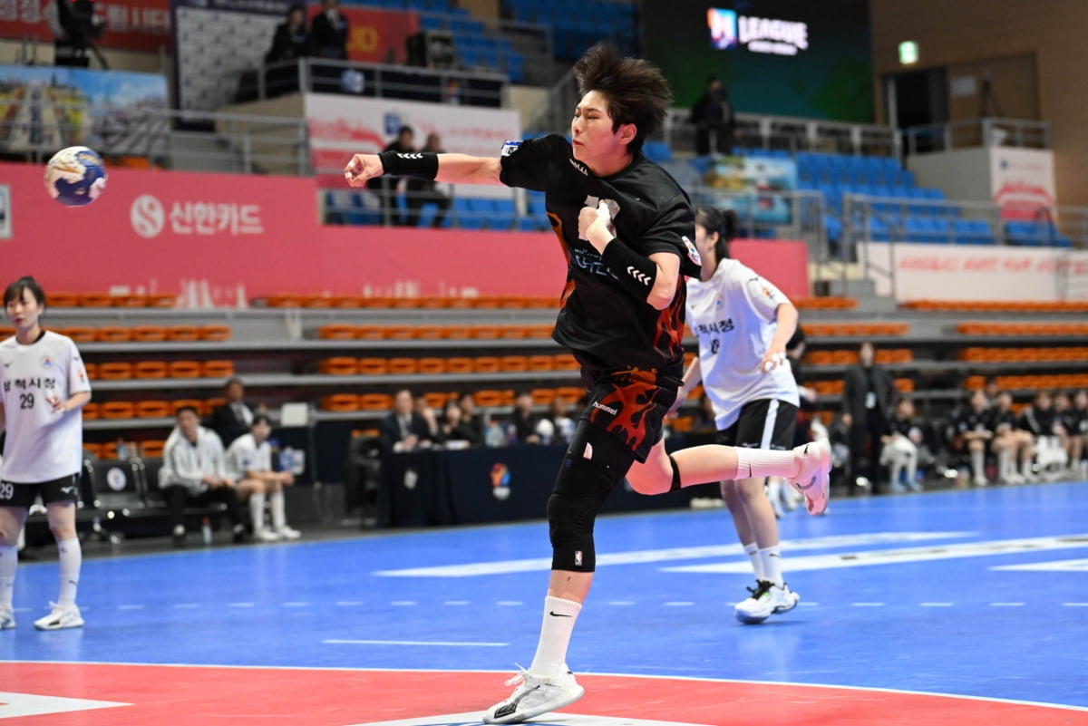 ❤️骑士官方发文：祝贺你德里克-罗斯 你有一个成功的NBA职业生涯